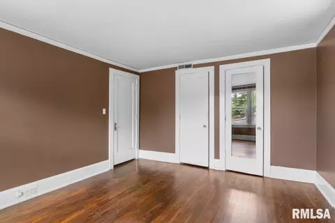 Bedroom - 1325 S Bates Ave, Springfield, IL 62704 photo 6 of 11