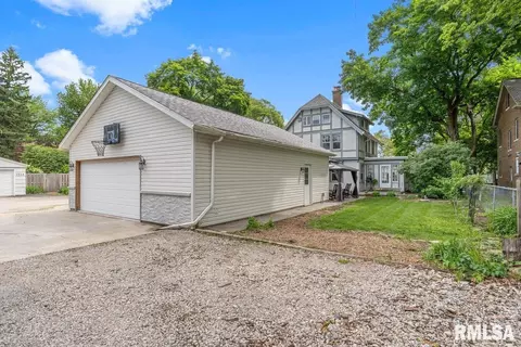 Exterior - 1325 S Bates Ave, Springfield, IL 62704 photo 8 of 10