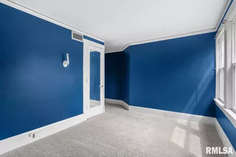 Bedroom - 1325 S Bates Ave, Springfield, IL 62704 photo 4 of 11