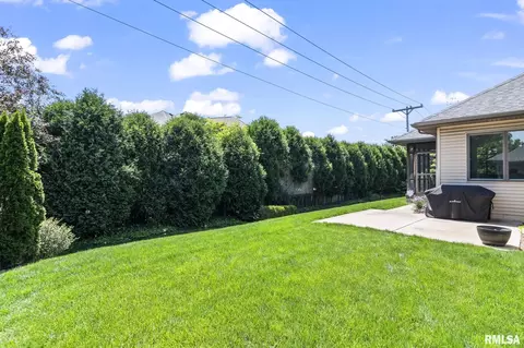Exterior - 2408 Wimbledon Pl, Springfield, IL 62704 photo 7 of 7