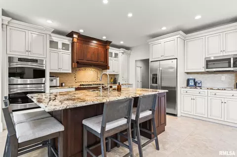 Kitchen - 2408 Wimbledon Pl, Springfield, IL 62704 photo 2 of 7