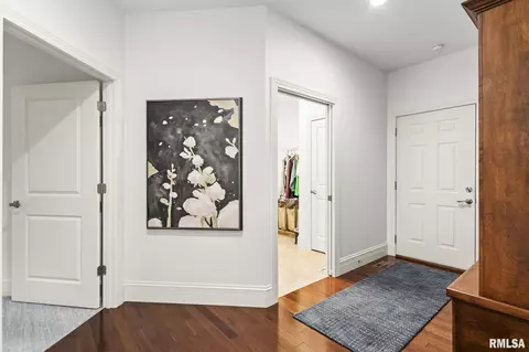 Entry Way - 2408 Wimbledon Pl, Springfield, IL 62704 photo 4 of 6