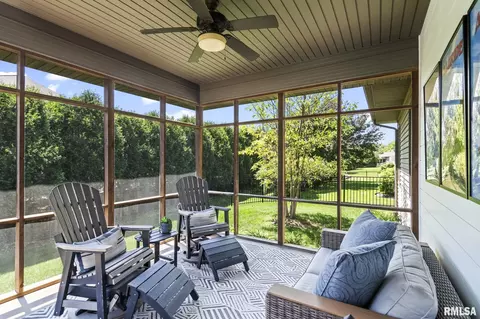 Exterior - 2408 Wimbledon Pl, Springfield, IL 62704 photo 6 of 7