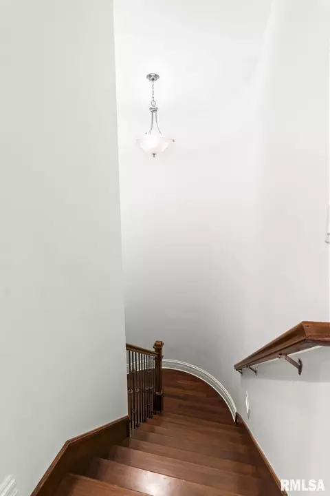 Entry Way - 2408 Wimbledon Pl, Springfield, IL 62704 photo 6 of 6