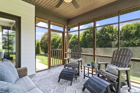 Exterior - 2408 Wimbledon Pl, Springfield, IL 62704 photo 5 of 7