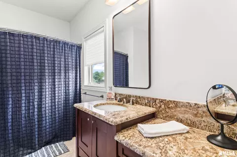 Bath - 2408 Wimbledon Pl, Springfield, IL 62704 photo 3 of 5