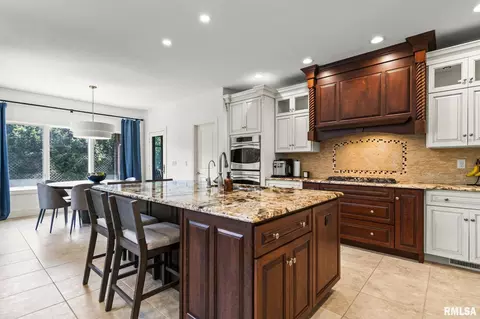 Kitchen - 2408 Wimbledon Pl, Springfield, IL 62704 photo 3 of 7