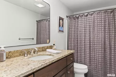 Bath - 2408 Wimbledon Pl, Springfield, IL 62704 photo 5 of 5