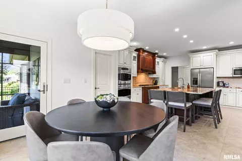 Dining - 2408 Wimbledon Pl, Springfield, IL 62704 photo 1 of 2