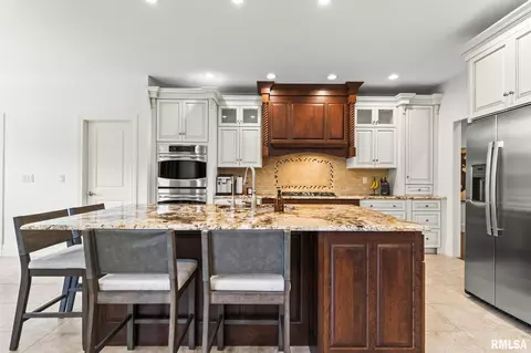 Kitchen - 2408 Wimbledon Pl, Springfield, IL 62704 photo 1 of 7