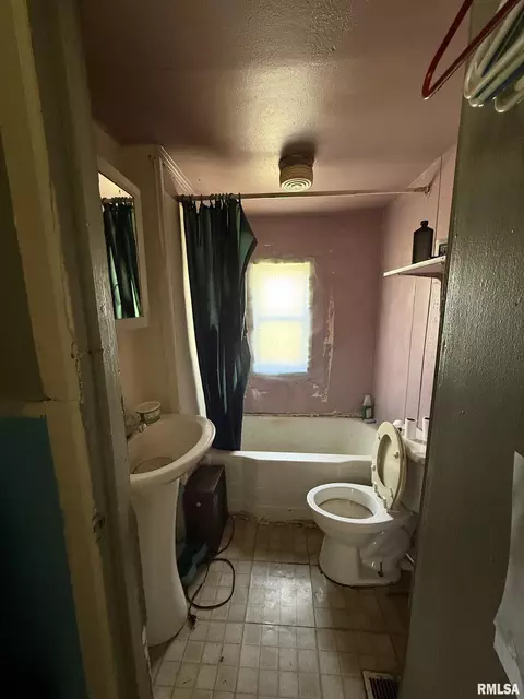 1412 N 15th, Springfield, IL 62703 photo 2