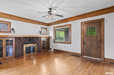 Living - 1204 Macarthur Blvd, Springfield, IL 62704 photo 5 of 7