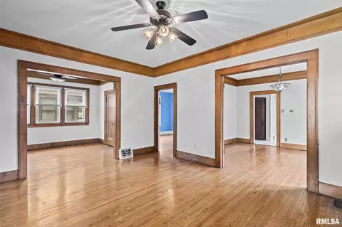 Living - 1204 Macarthur Blvd, Springfield, IL 62704 photo 4 of 7