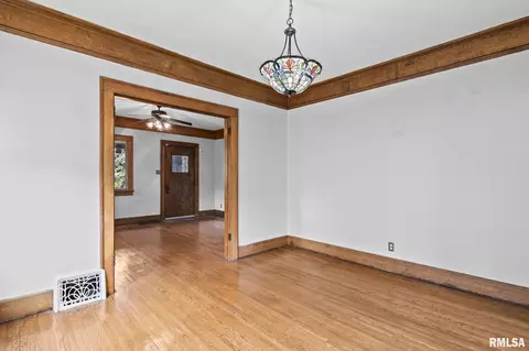 Living - 1204 Macarthur Blvd, Springfield, IL 62704 photo 6 of 7