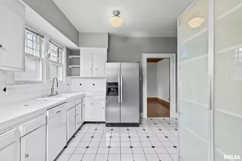 Kitchen - 1204 Macarthur Blvd, Springfield, IL 62704 photo 3 of 3