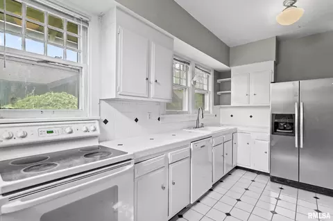 Kitchen - 1204 Macarthur Blvd, Springfield, IL 62704 photo 2 of 3