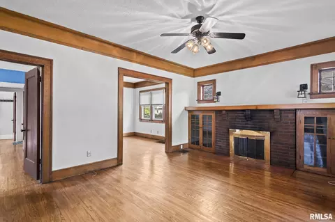 Living - 1204 Macarthur Blvd, Springfield, IL 62704 photo 3 of 7
