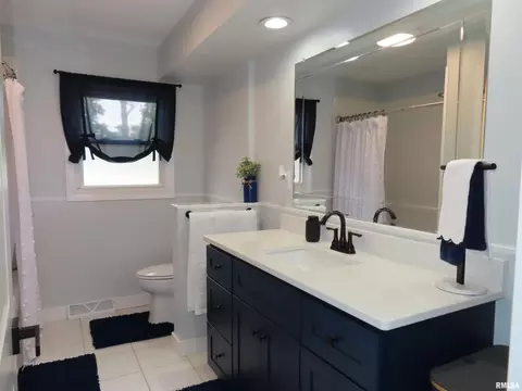 Bath - 205 S Park St, Alpha, IL 61413 photo 1 of 4