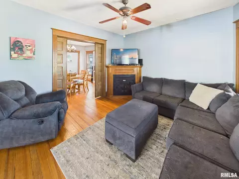 Living - 400 S Adelia St, Springfield, IL 62704 photo 3 of 4
