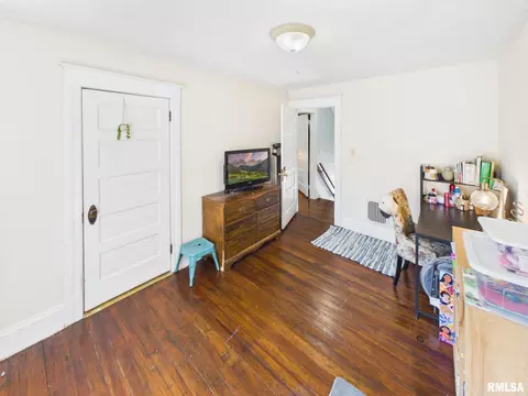 Bedroom - 400 S Adelia St, Springfield, IL 62704 photo 9 of 10