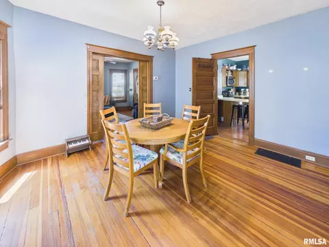 Dining - 400 S Adelia St, Springfield, IL 62704 photo 3 of 4