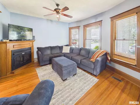 Living - 400 S Adelia St, Springfield, IL 62704 photo 2 of 4