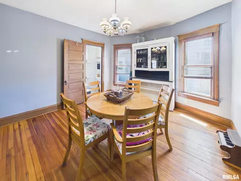 Dining - 400 S Adelia St, Springfield, IL 62704 photo 4 of 4