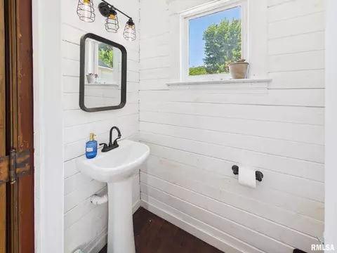 Bath - 400 S Adelia St, Springfield, IL 62704 photo 1 of 3