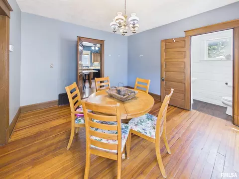 Dining - 400 S Adelia St, Springfield, IL 62704 photo 2 of 4