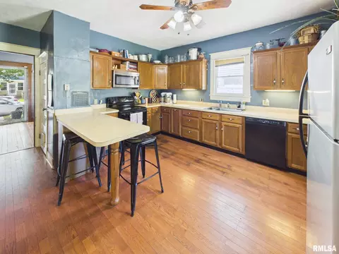 Kitchen - 400 S Adelia St, Springfield, IL 62704 photo 1 of 4