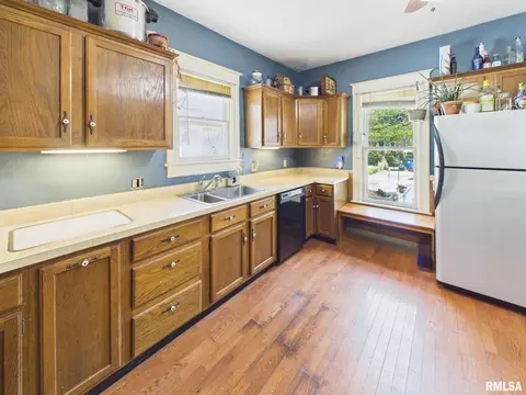 Kitchen - 400 S Adelia St, Springfield, IL 62704 photo 4 of 4