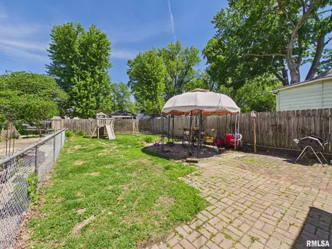 Exterior - 400 S Adelia St, Springfield, IL 62704 photo 2 of 2