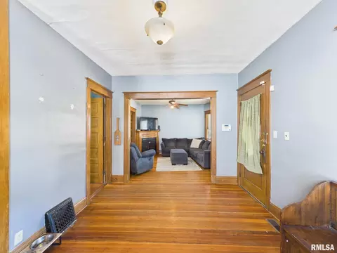 Living - 400 S Adelia St, Springfield, IL 62704 photo 1 of 4