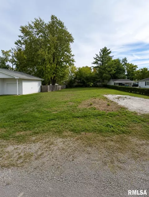 1084 N Fayette St, Jacksonville, IL 62650