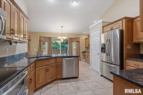 Kitchen - 2601 Chicory Dr, Springfield, IL 62711 photo 3 of 3