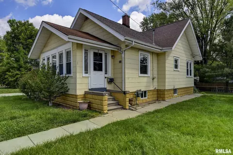 310 N Cherokee St, Taylorville, IL 62568