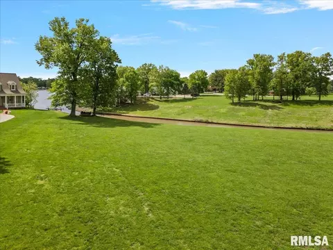 39 Lake Vista Dr, Taylorville, IL 62568