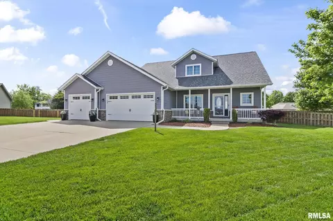 101 Kodiak Dr, Chatham, IL 62629