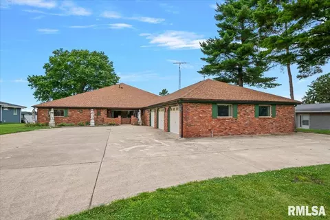 Exterior - 1013 E Lake Shore Dr, Springfield, IL 62712 photo 3 of 15