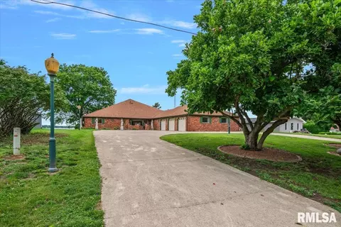 Exterior - 1013 E Lake Shore Dr, Springfield, IL 62712 photo 6 of 15