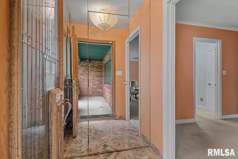 Entry Way - 1013 E Lake Shore Dr, Springfield, IL 62712 photo 1 of 2