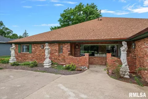 Exterior - 1013 E Lake Shore Dr, Springfield, IL 62712 photo 7 of 15