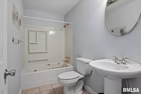 Bath - 1013 E Lake Shore Dr, Springfield, IL 62712 photo 7 of 8