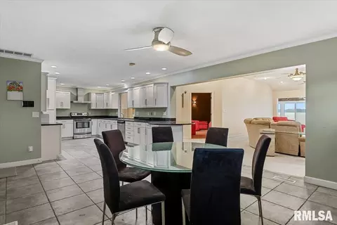 Dining - 1013 E Lake Shore Dr, Springfield, IL 62712 photo 5 of 6