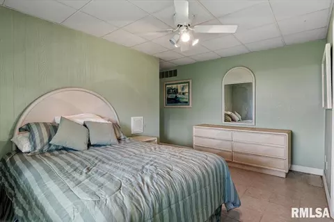 Bedroom - 1013 E Lake Shore Dr, Springfield, IL 62712 photo 12 of 12