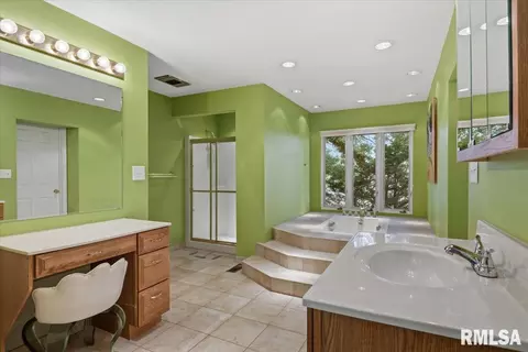 Bath - 1013 E Lake Shore Dr, Springfield, IL 62712 photo 5 of 8
