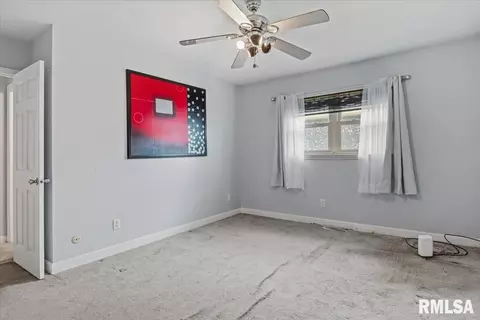 Bedroom - 1013 E Lake Shore Dr, Springfield, IL 62712 photo 6 of 12