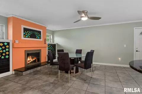 Dining - 1013 E Lake Shore Dr, Springfield, IL 62712 photo 6 of 6