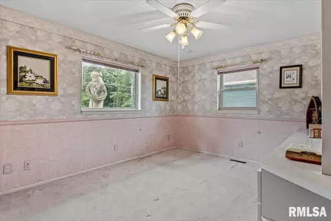 Bedroom - 1013 E Lake Shore Dr, Springfield, IL 62712 photo 9 of 12