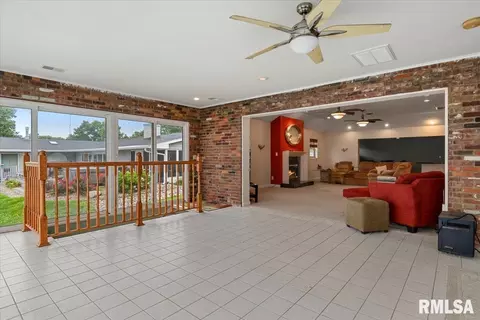 Exterior - 1013 E Lake Shore Dr, Springfield, IL 62712 photo 8 of 15